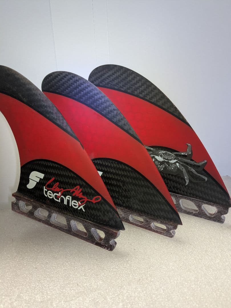 techflex CM2 サーフボードフィン 赤黒 3枚セット
