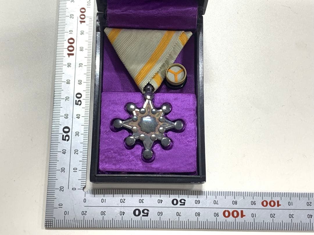勲八等瑞宝章　勲章　銀製品　silver ケース付き　記念品