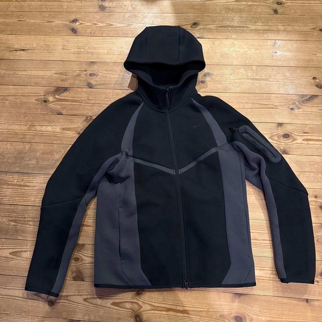 NikeテックフリースMサイズ　新型モデル