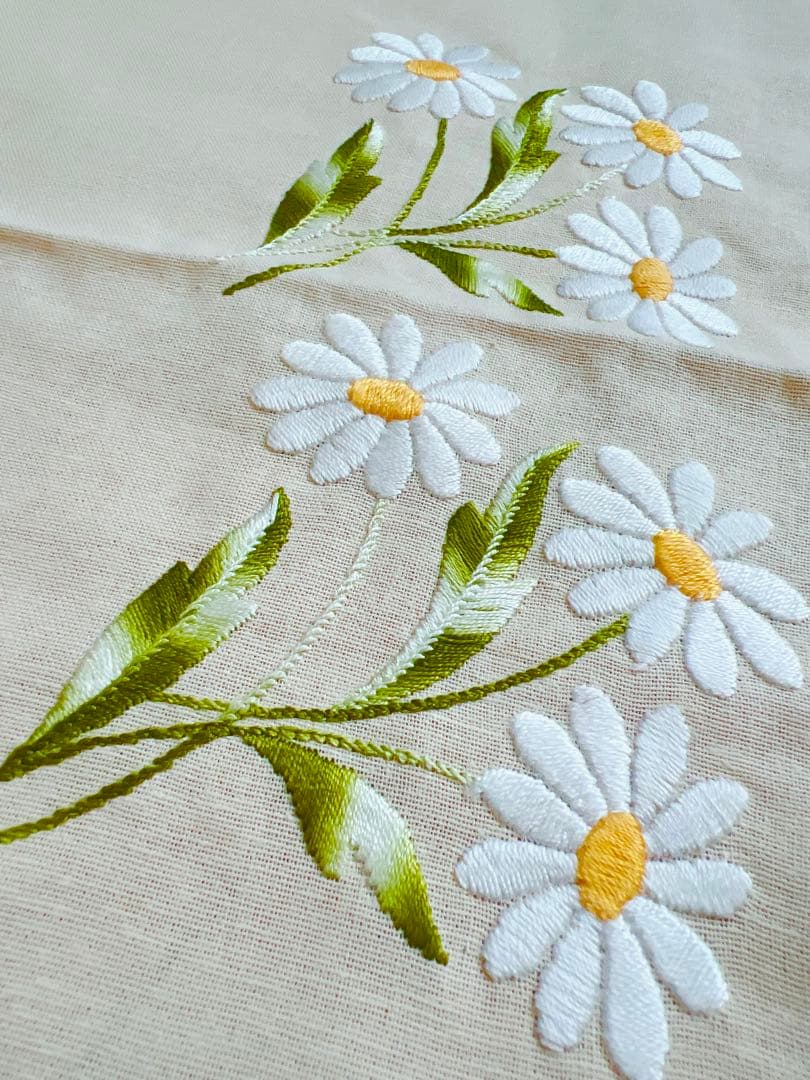 Fabris Giuliana イタリア製　円形テーブルクロス デイジー刺繍