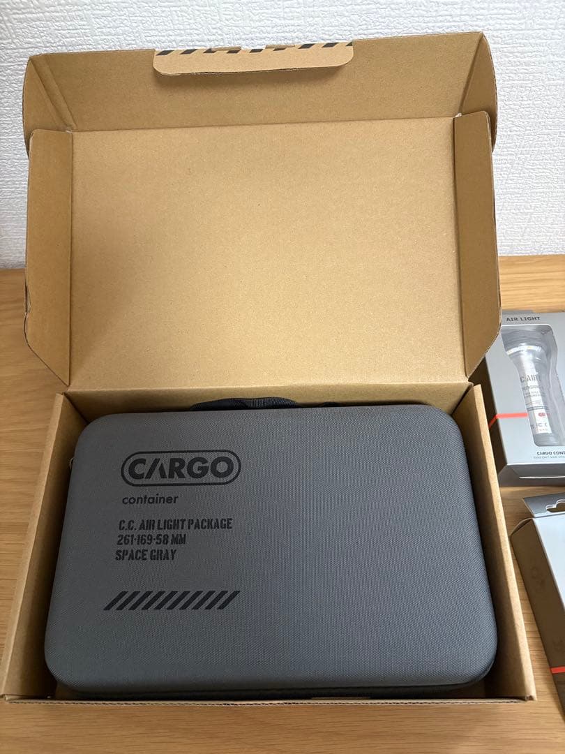 CARGO CONTAINER AIR LIGHTグレー4本 充電器&ケース付