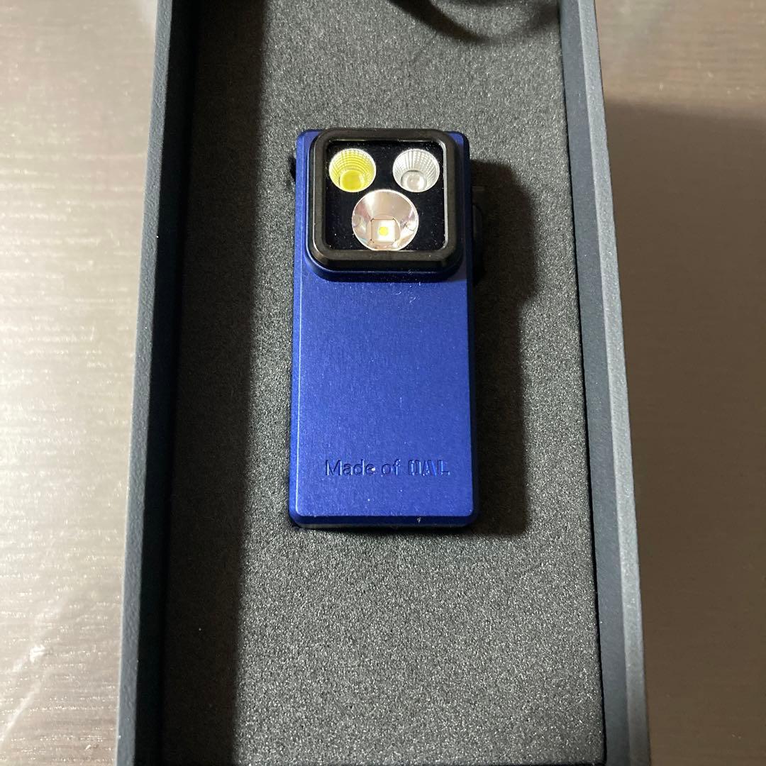新品未使用　OLIGHT 青い懐中電灯 クリップ付き