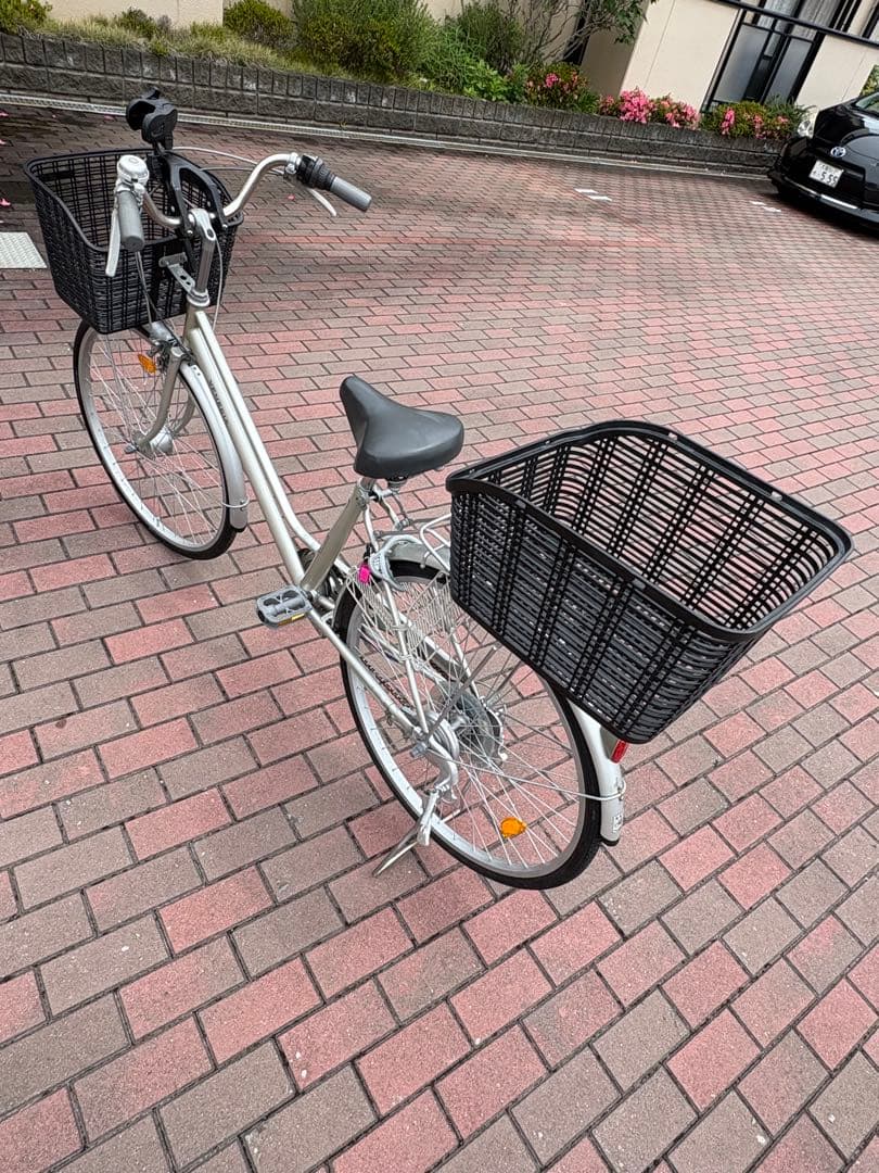 つー(在庫確認、)さん専用 前後籠付きAR変速付きシルバー 軽快車(26㌅)