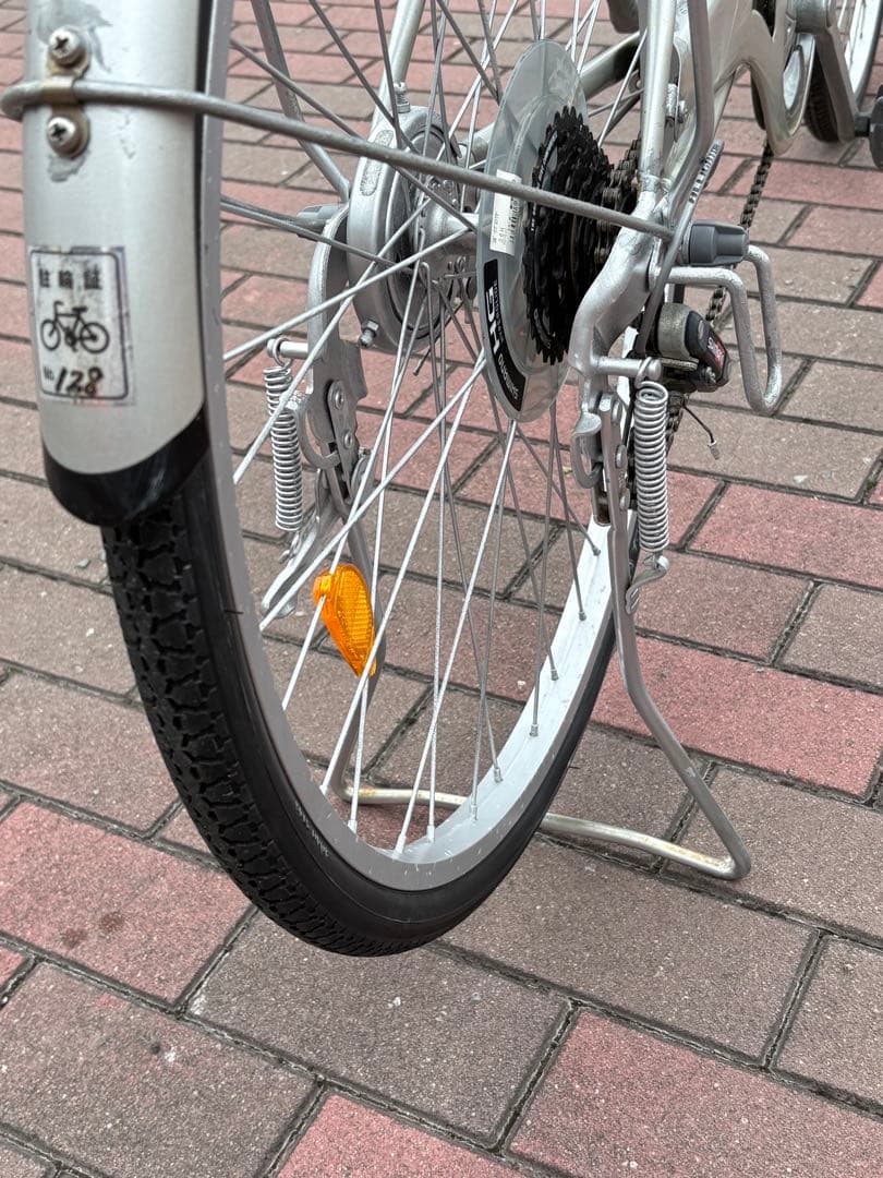 つー(在庫確認、)さん専用 前後籠付きAR変速付きシルバー 軽快車(26㌅)