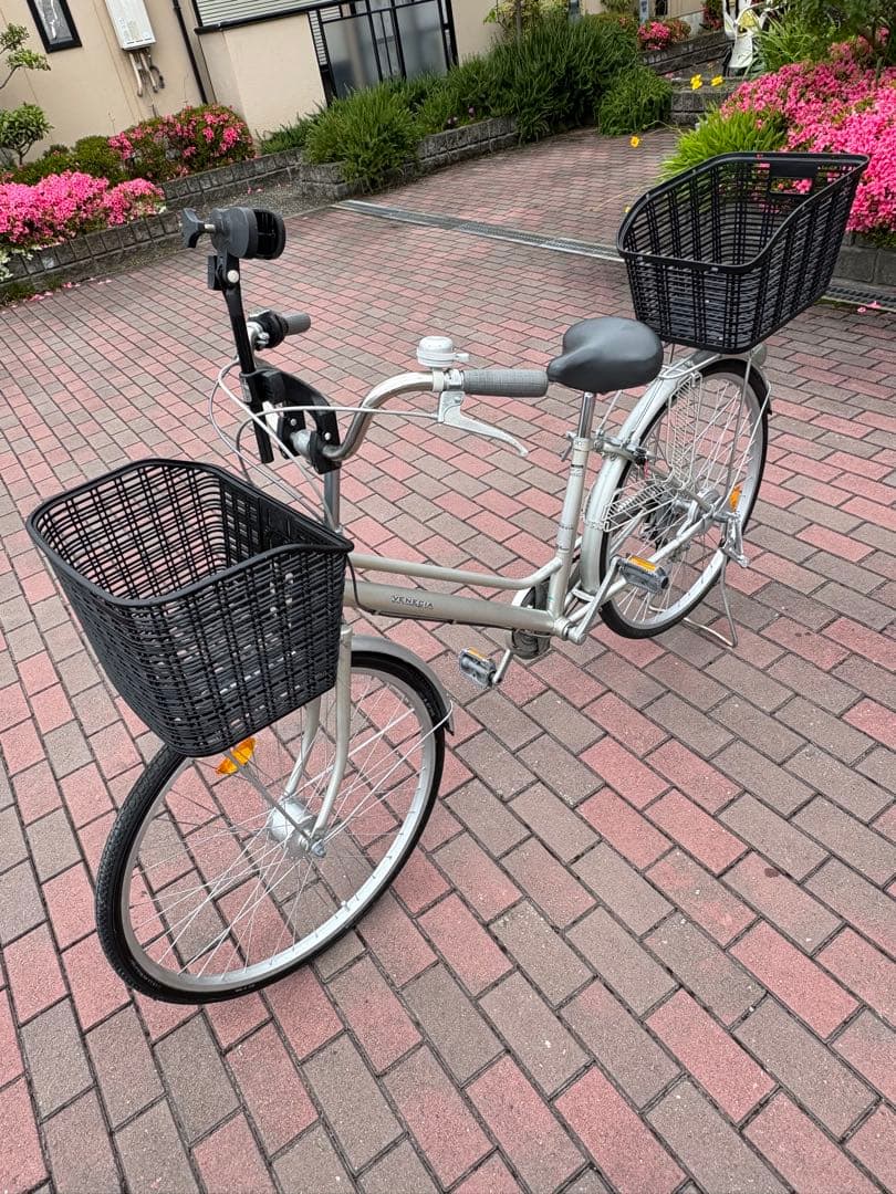 つー(在庫確認、)さん専用 前後籠付きAR変速付きシルバー 軽快車(26㌅)
