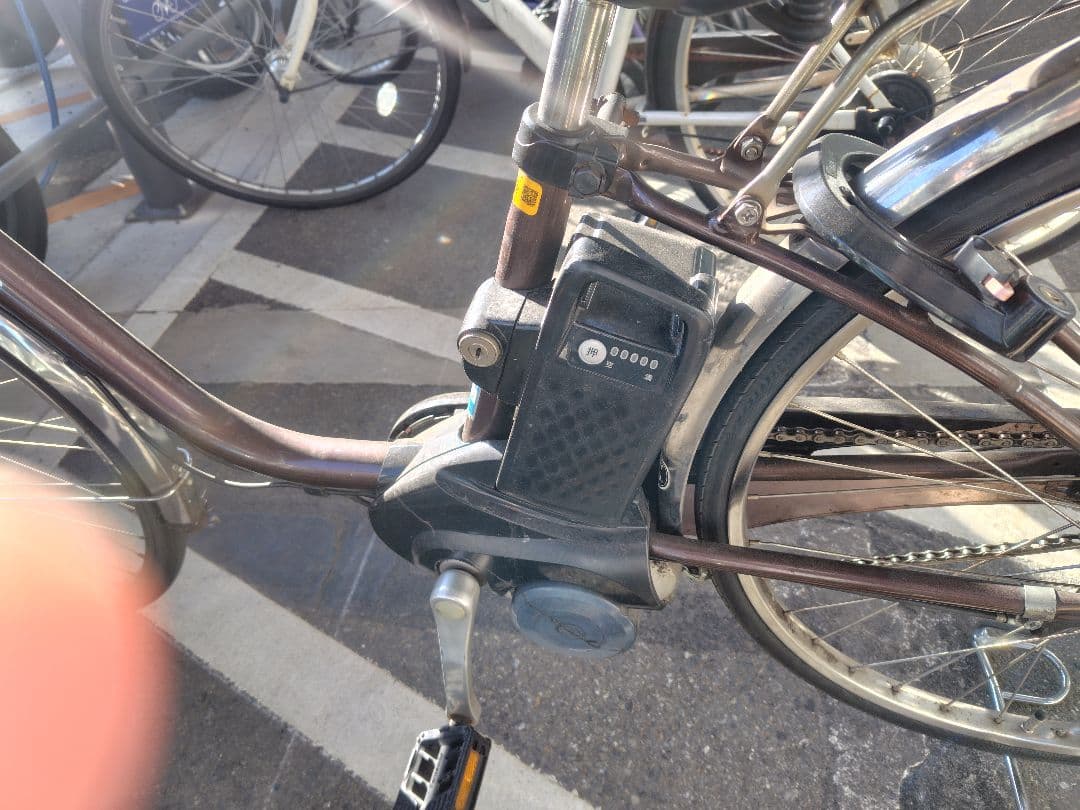 電動アシスト自転車 シティタイプ 前カゴ付き、バッテリー2個、鍵3個
