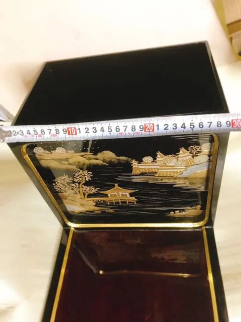 金莳絵の漆台