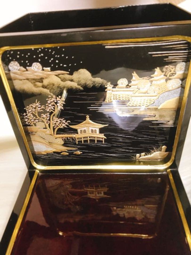 金莳絵の漆台
