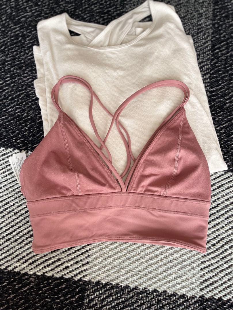 Lululemon ヨガ／ピラティス トップス 2点セット（Size 4）