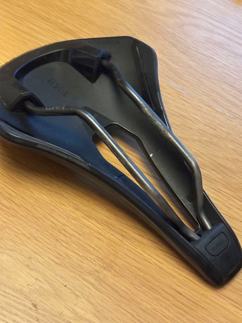 Fizik ARGO TRMPO R3 サドル 150mm