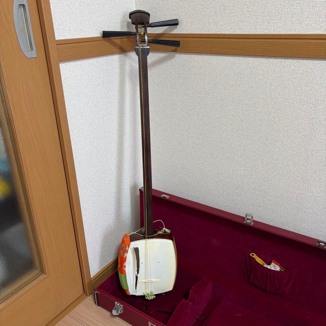 三味線 中棹　紫檀 丸打胴 和楽器　東さわり　ハードケース付き　付属品あり