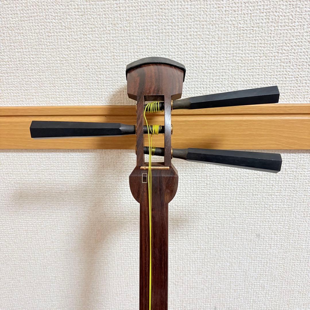 三味線 中棹　紫檀 丸打胴 和楽器　東さわり　ハードケース付き　付属品あり