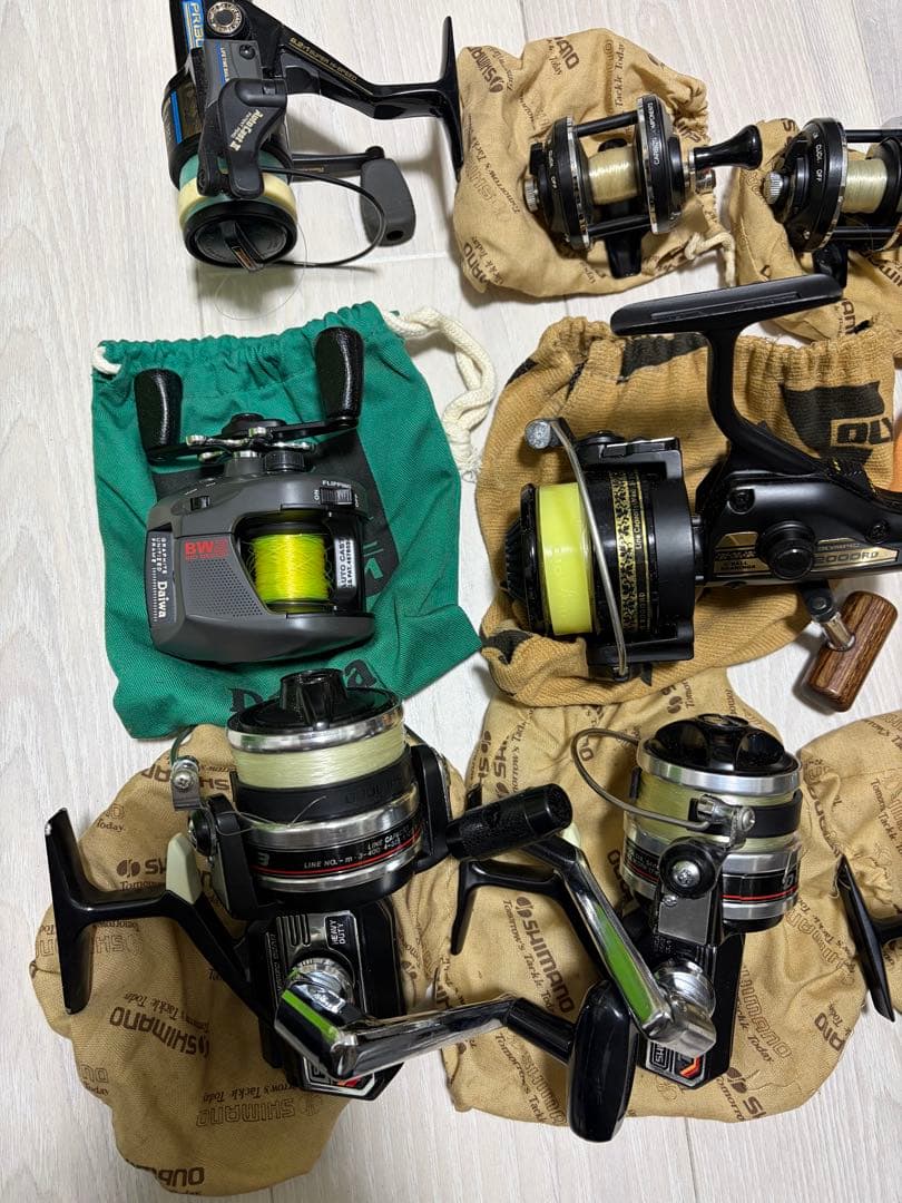 11個　スピニングリール　美品　 収納袋付き　処分