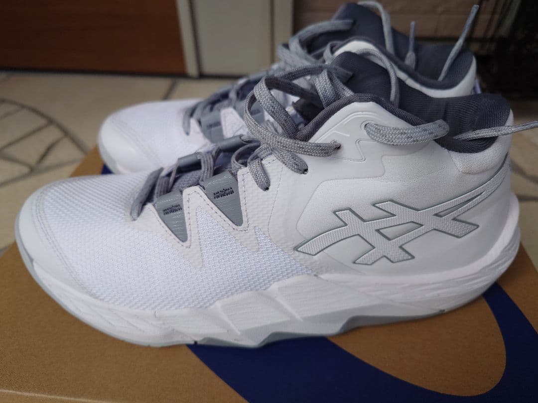 ASICS バスケットボールシューズ ホワイト/グレー