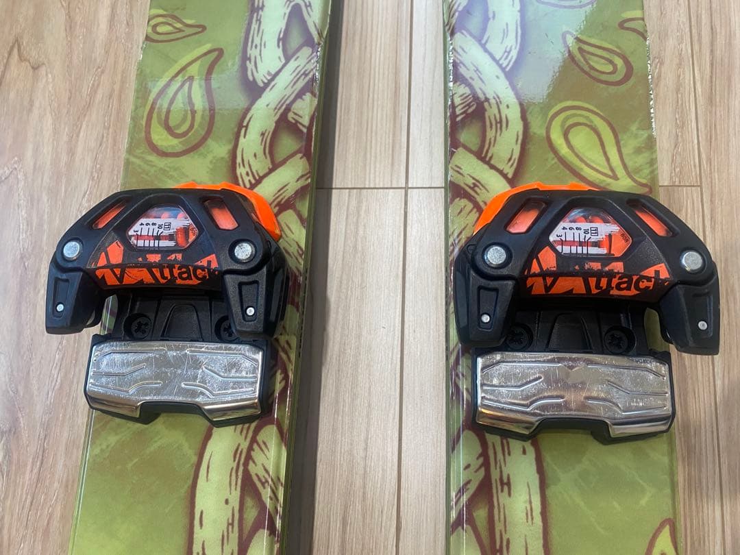 【直接お引き渡し限定】ARMADA B-DOGモデル・スキー板セット
