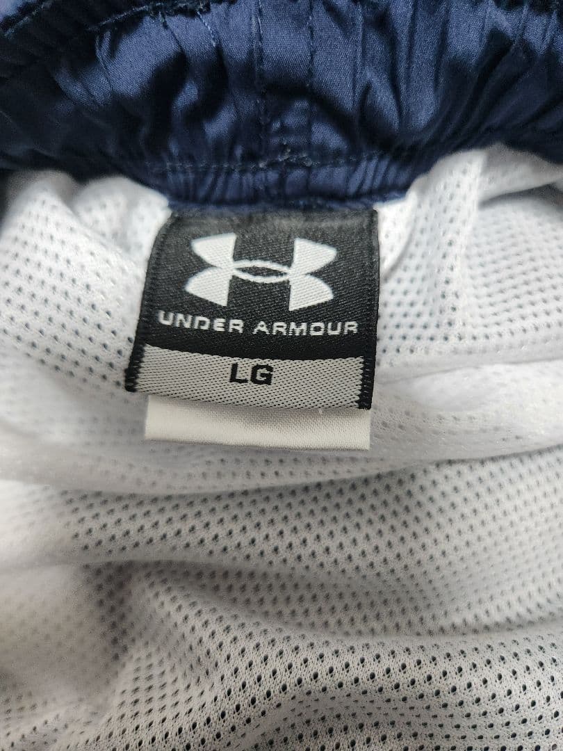 UNDER ARMOUR　アンダーアーマー　ナイロンジャージ　　上XL　下L