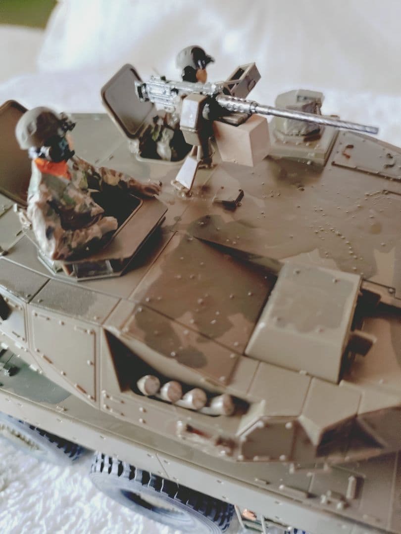 新春セール台湾海峡危機美品完成品1/35陸自16式機動戦闘車 迷彩色 フィギュア