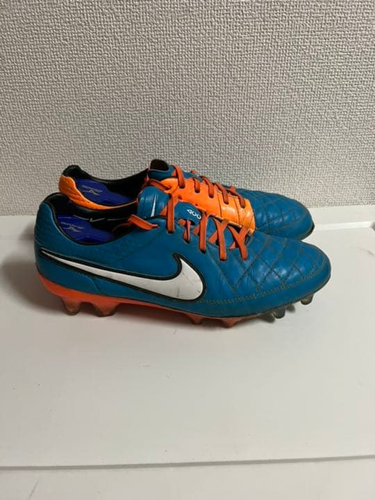 サッカー スパイク ティエンポ5