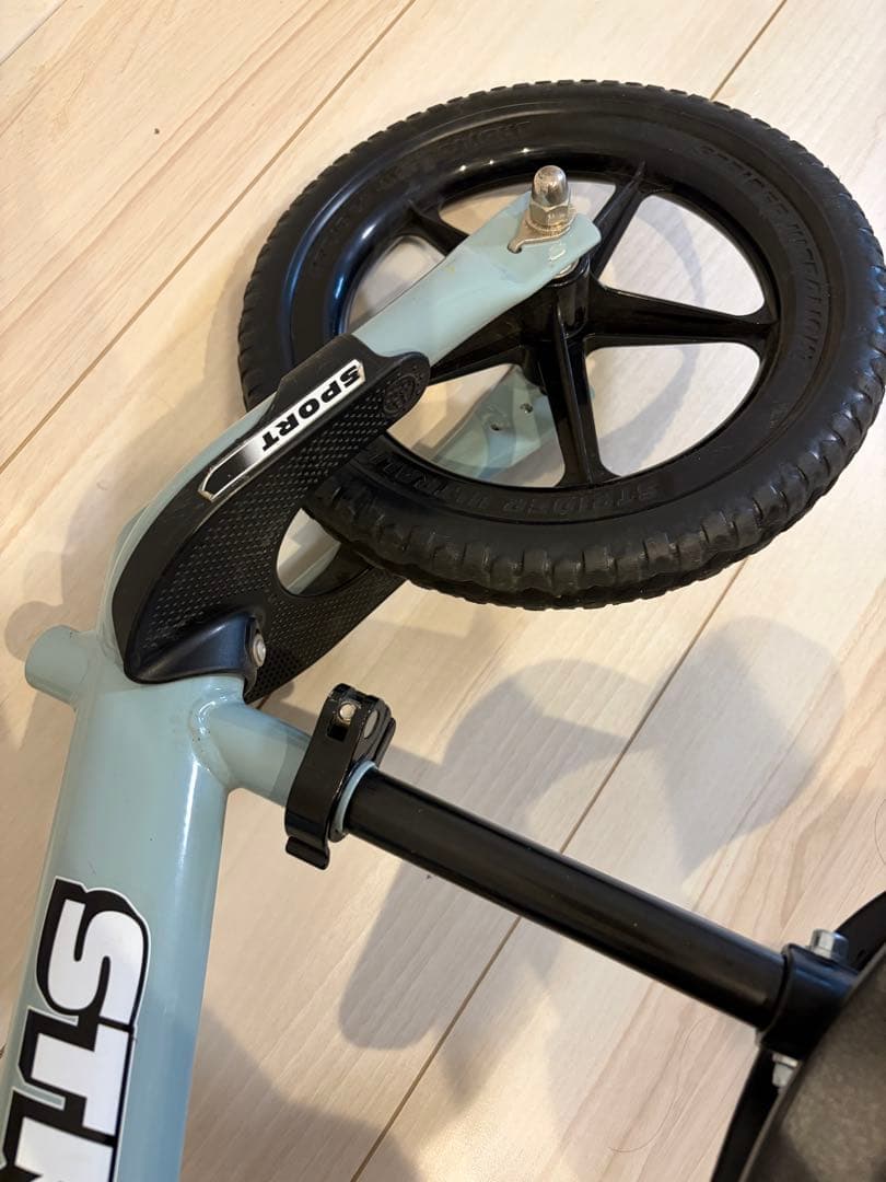 ストライダー　限定色アイスブルー　ヘルメットセット