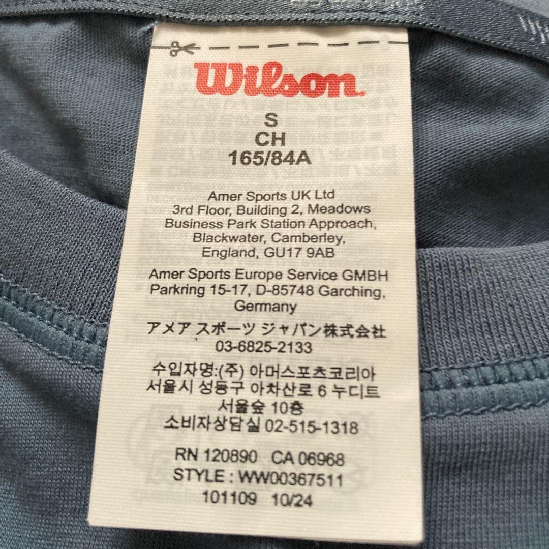 Wilson 薄い燻んだブルーのテニスクロップドTシャツ＆スコート