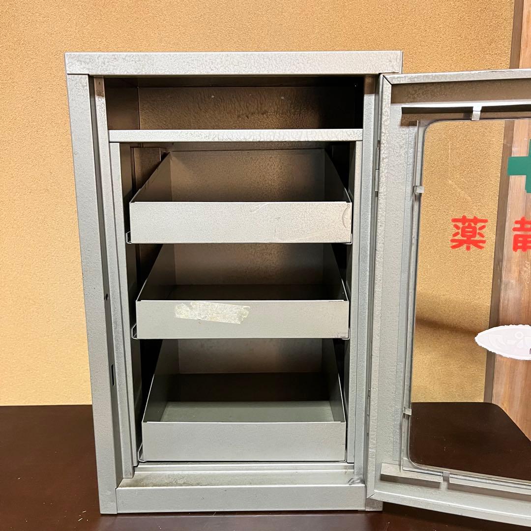 t*8様 昭和レトロ　鉄製常備薬入れ