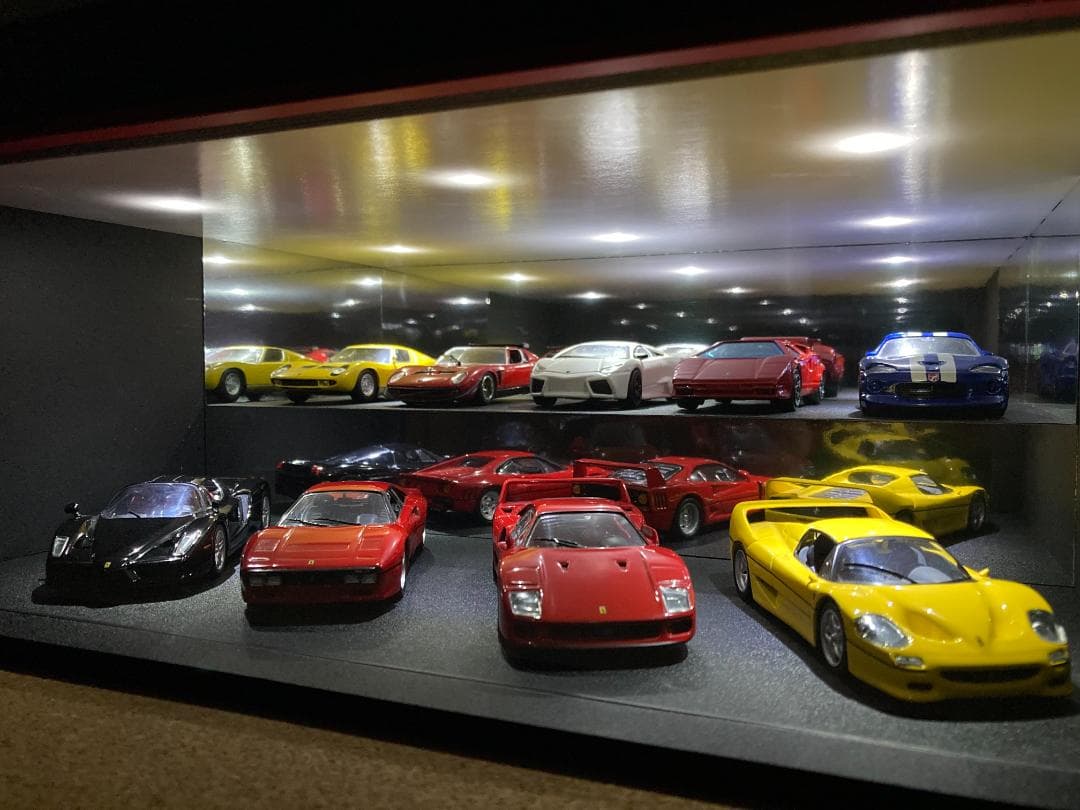 ミニカー専用ジオラマ：1/43 ショールームⅣ（ひな壇タイプ）／ミラーシート貼り