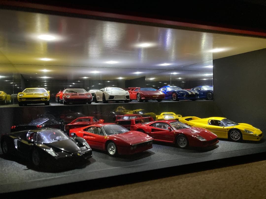 ミニカー専用ジオラマ：1/43 ショールームⅣ（ひな壇タイプ）／ミラーシート貼り