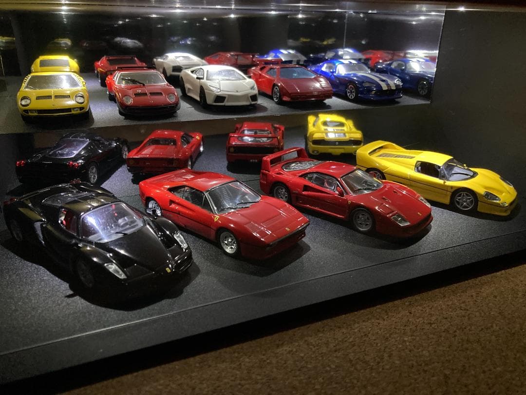 ミニカー専用ジオラマ：1/43 ショールームⅣ（ひな壇タイプ）／ミラーシート貼り