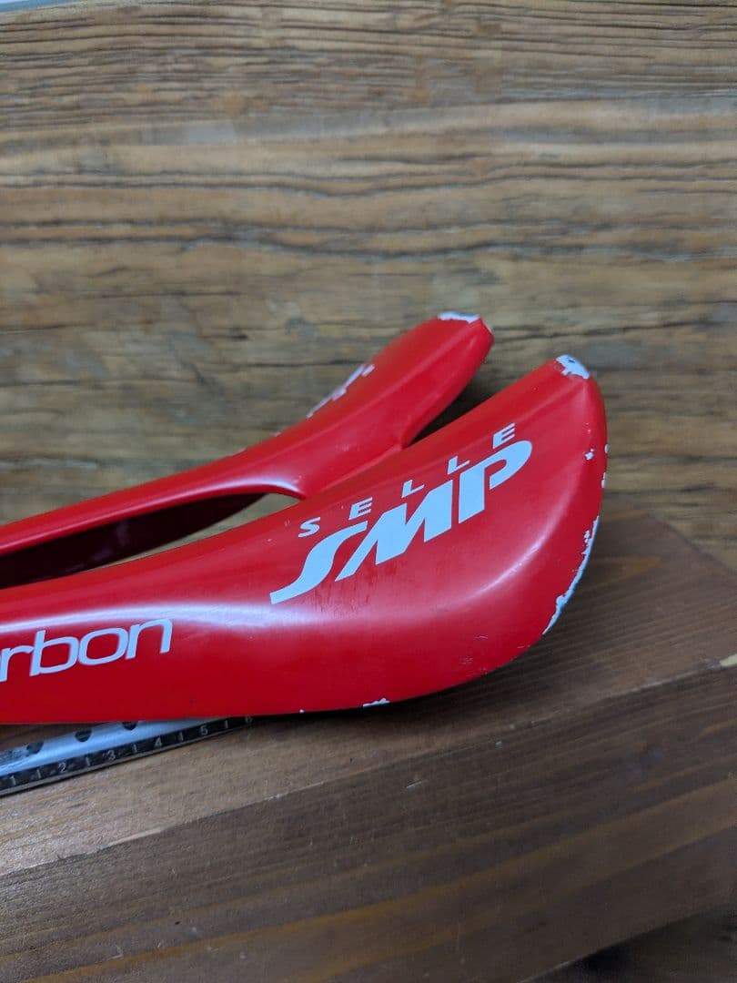 Selle SMP full carbon サドル 赤