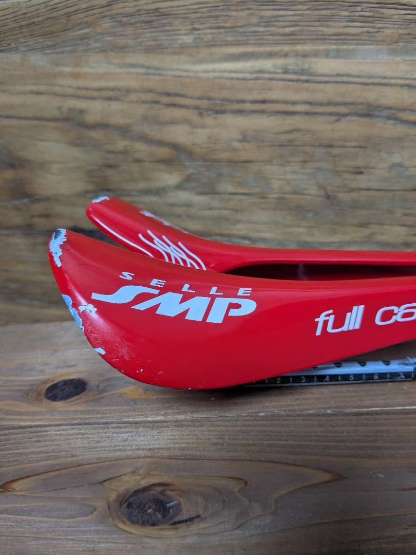 Selle SMP full carbon サドル 赤