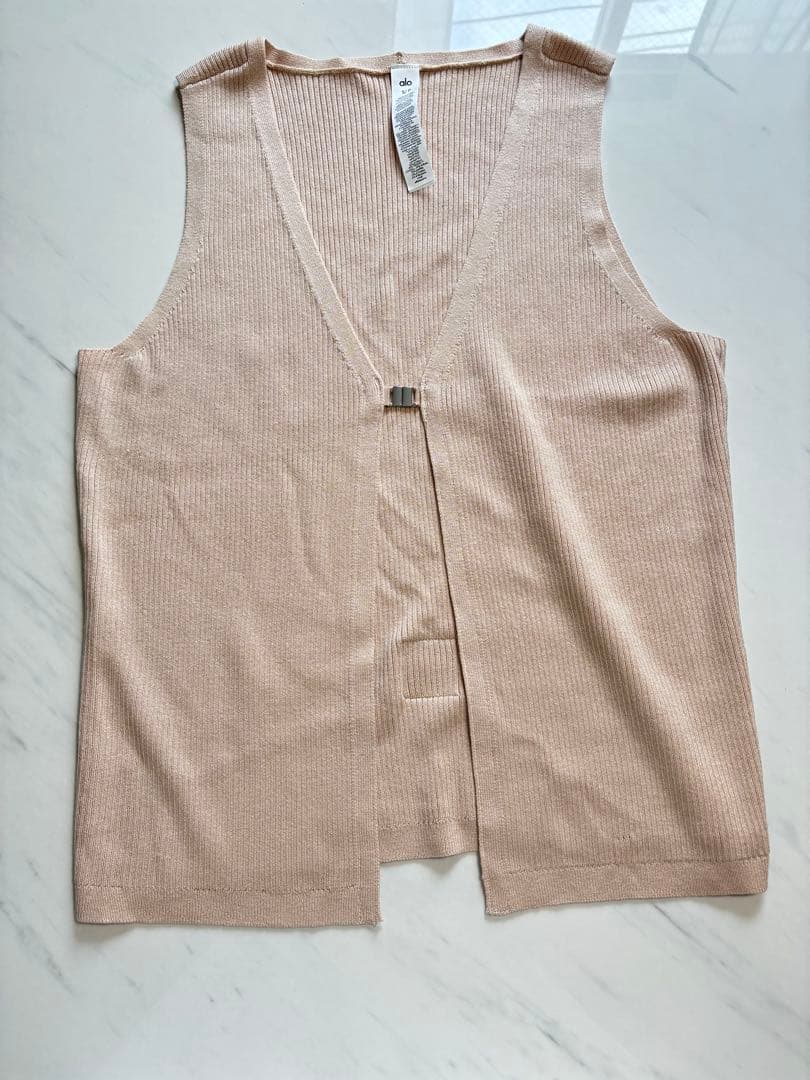 【超美品】aloyogaリブ編みニットベスト Vネック　シンプル　ベージュ　S
