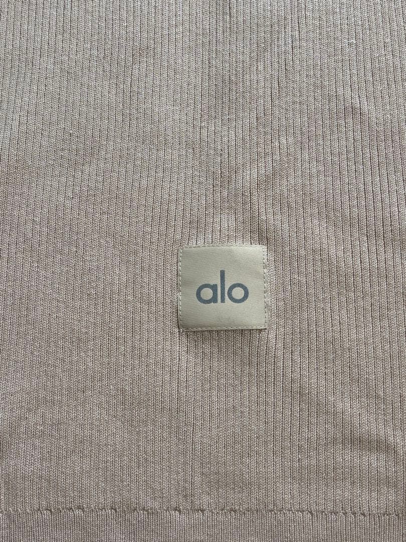 【超美品】aloyogaリブ編みニットベスト Vネック　シンプル　ベージュ　S