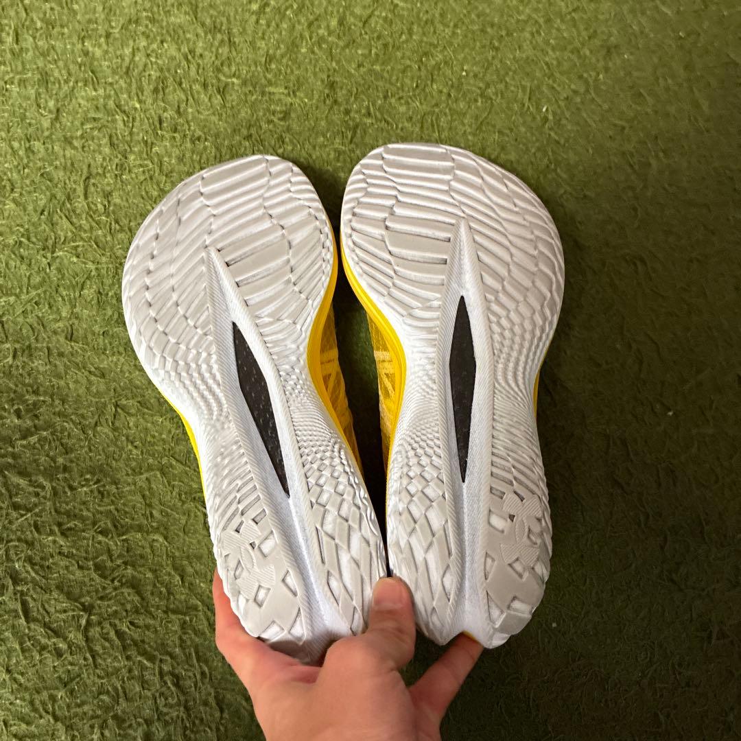 Under Armour Flow ランニングシューズ イエロー