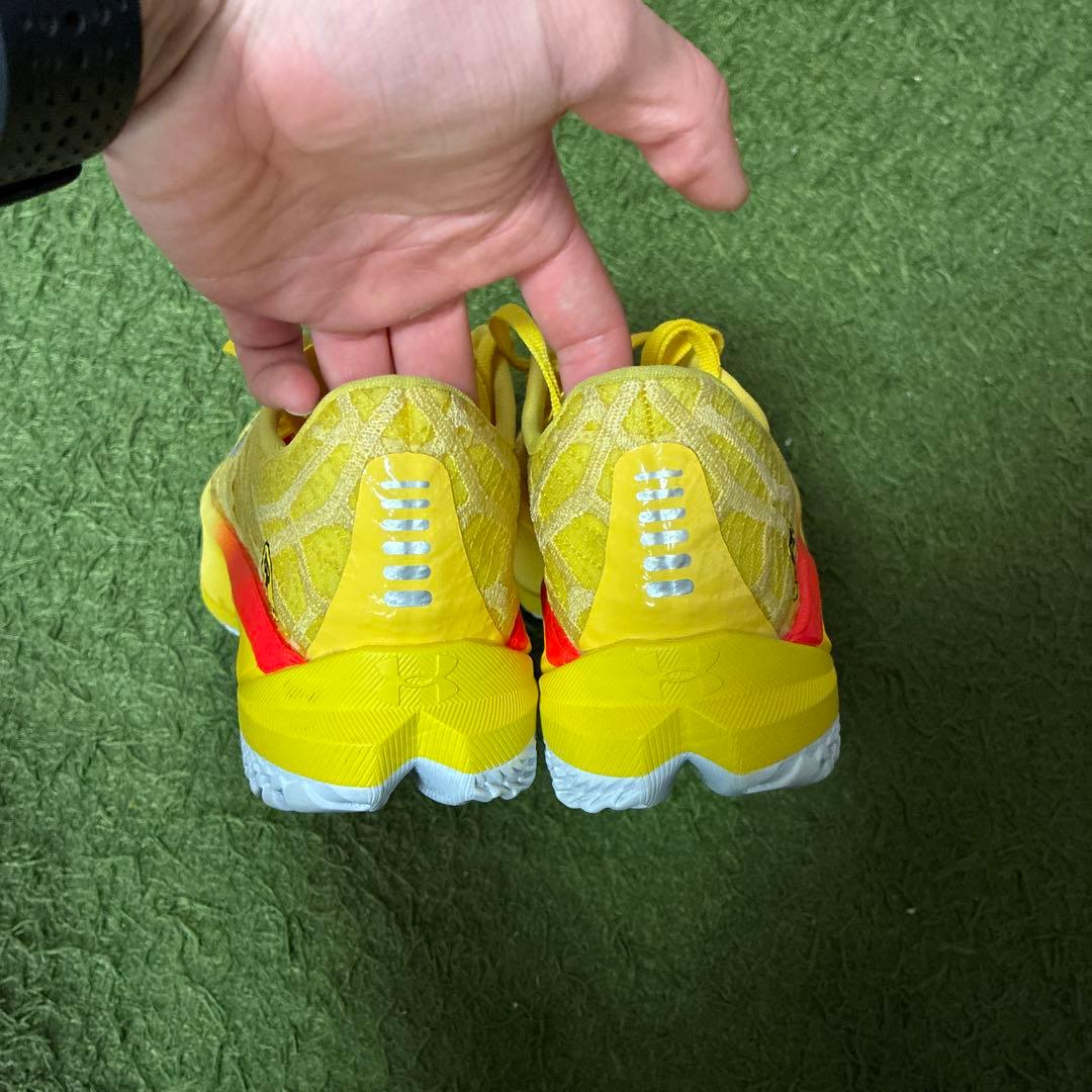 Under Armour Flow ランニングシューズ イエロー
