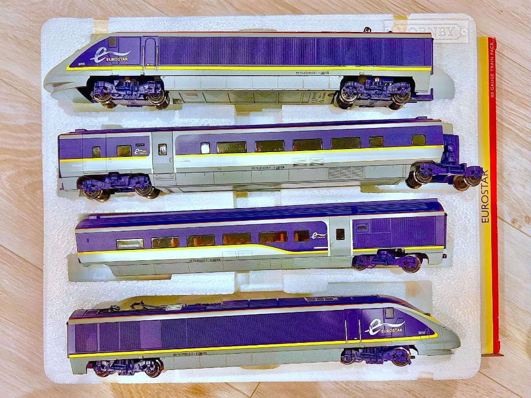 HORNBY ユーロースター (R3215、R4580；OOゲージ）セット