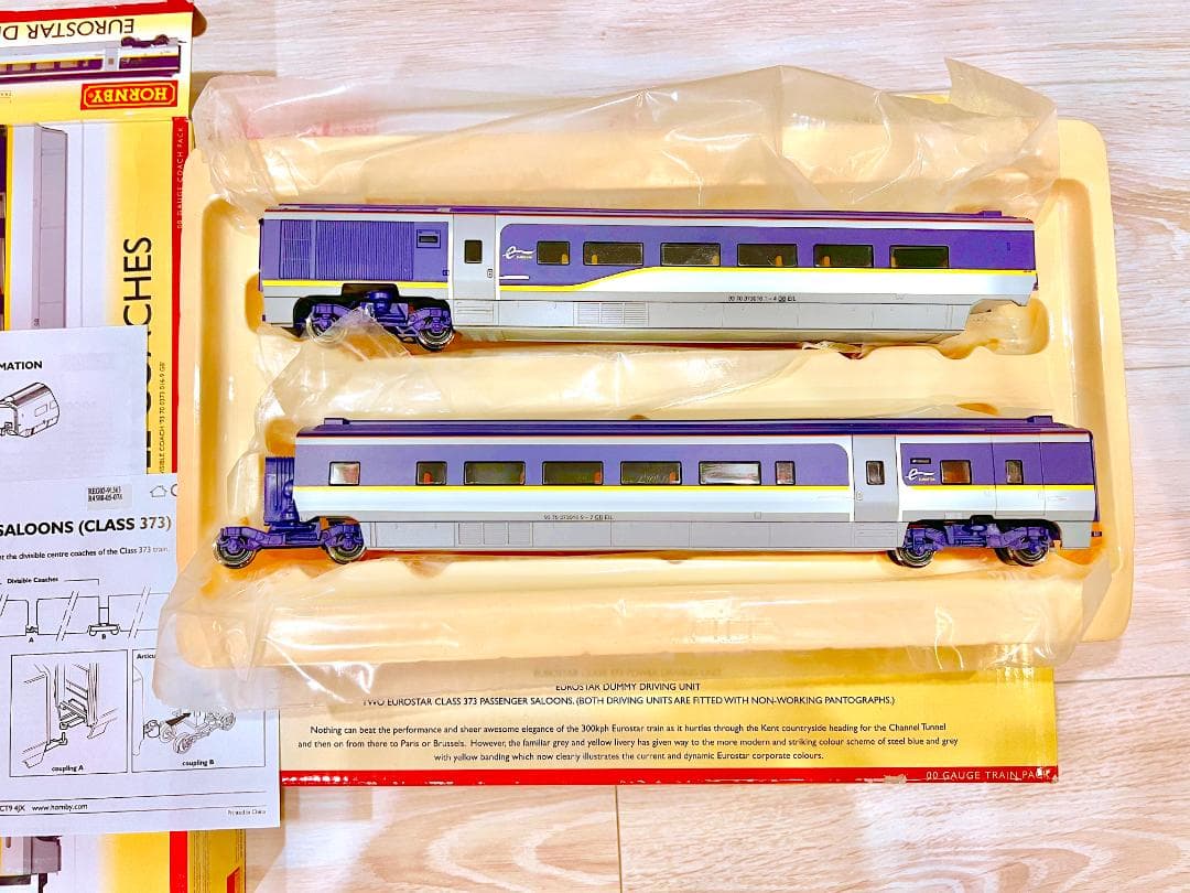 HORNBY ユーロースター (R3215、R4580；OOゲージ）セット