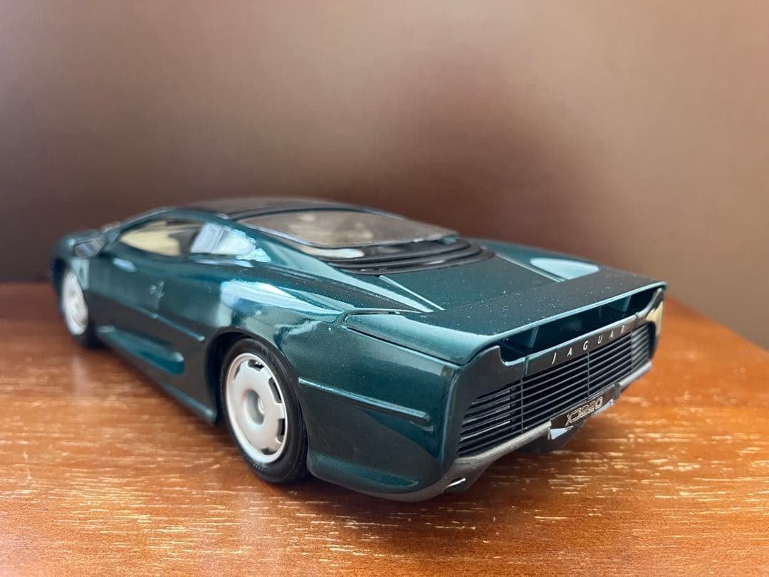 ジャガー XJ220 1/18 スケールマイスト