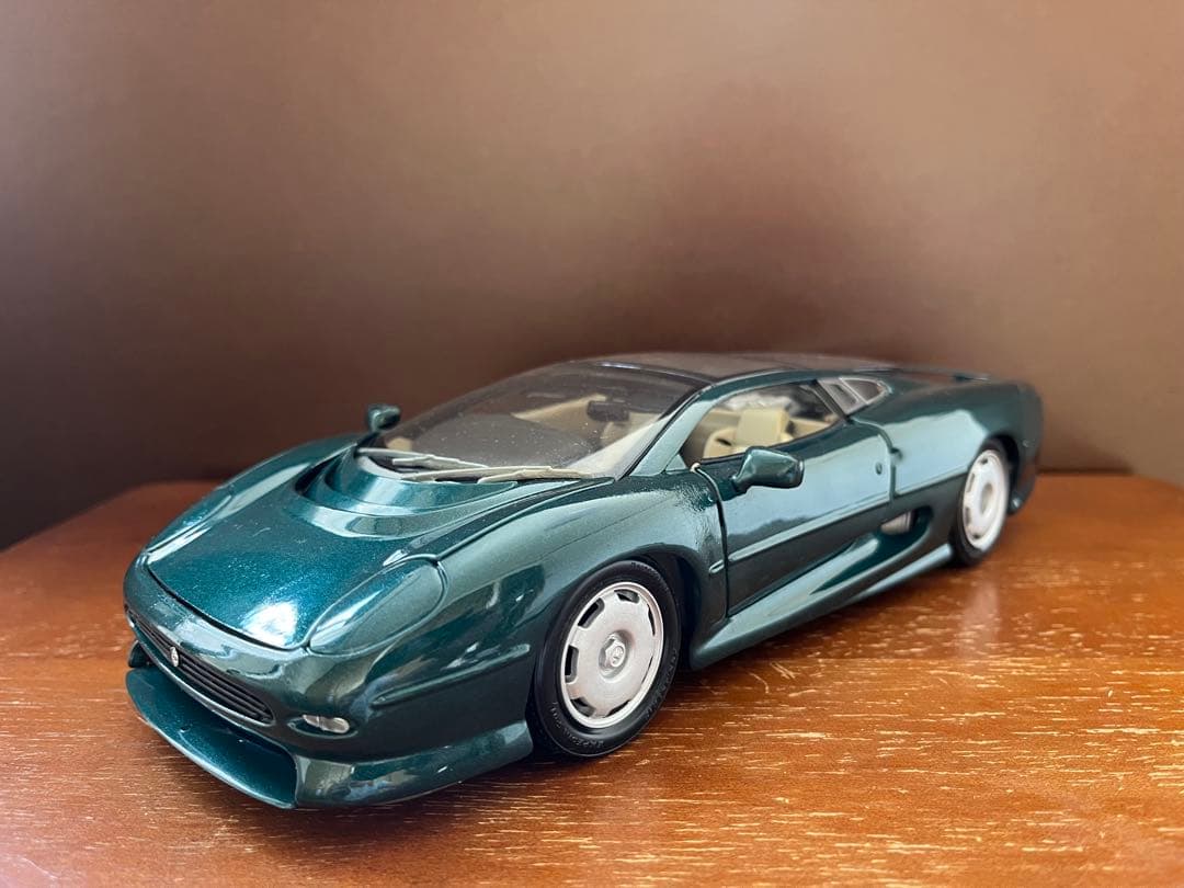 ジャガー XJ220 1/18 スケールマイスト