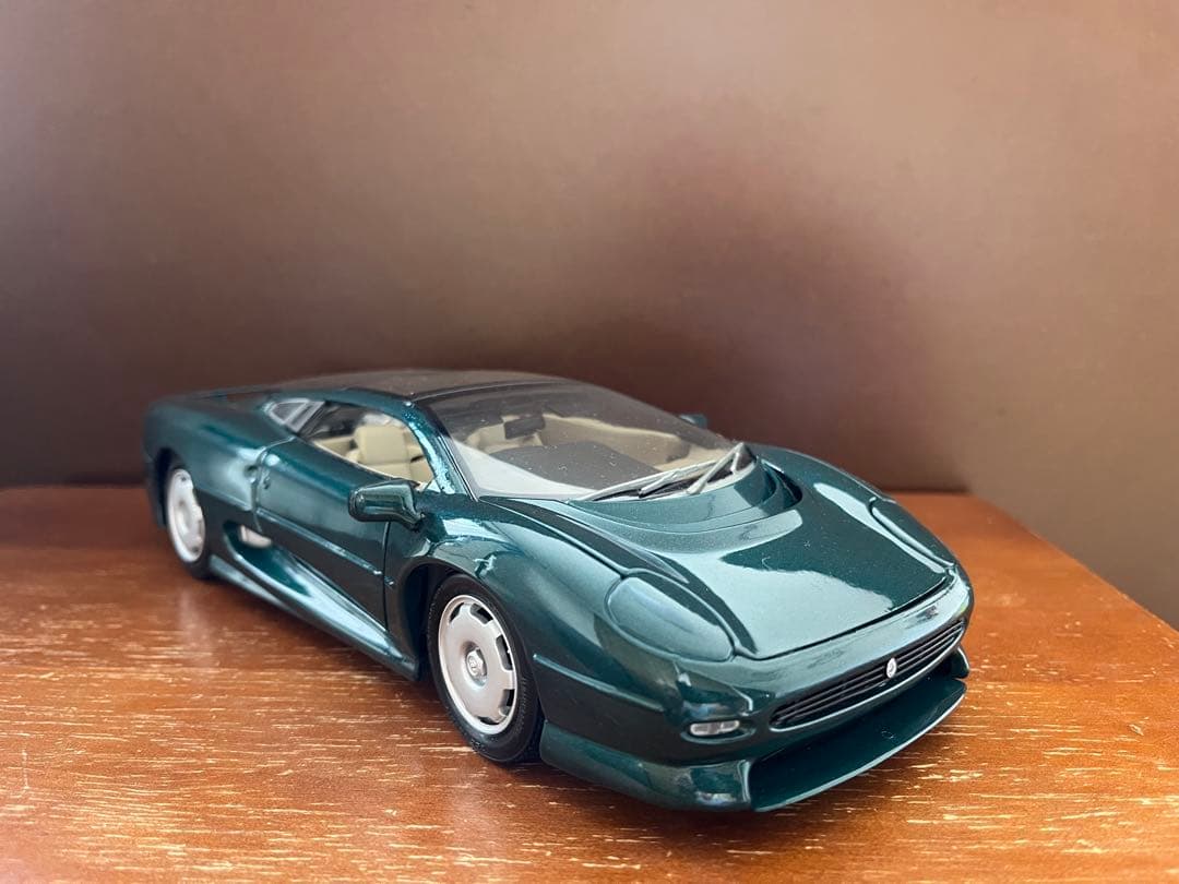 ジャガー XJ220 1/18 スケールマイスト