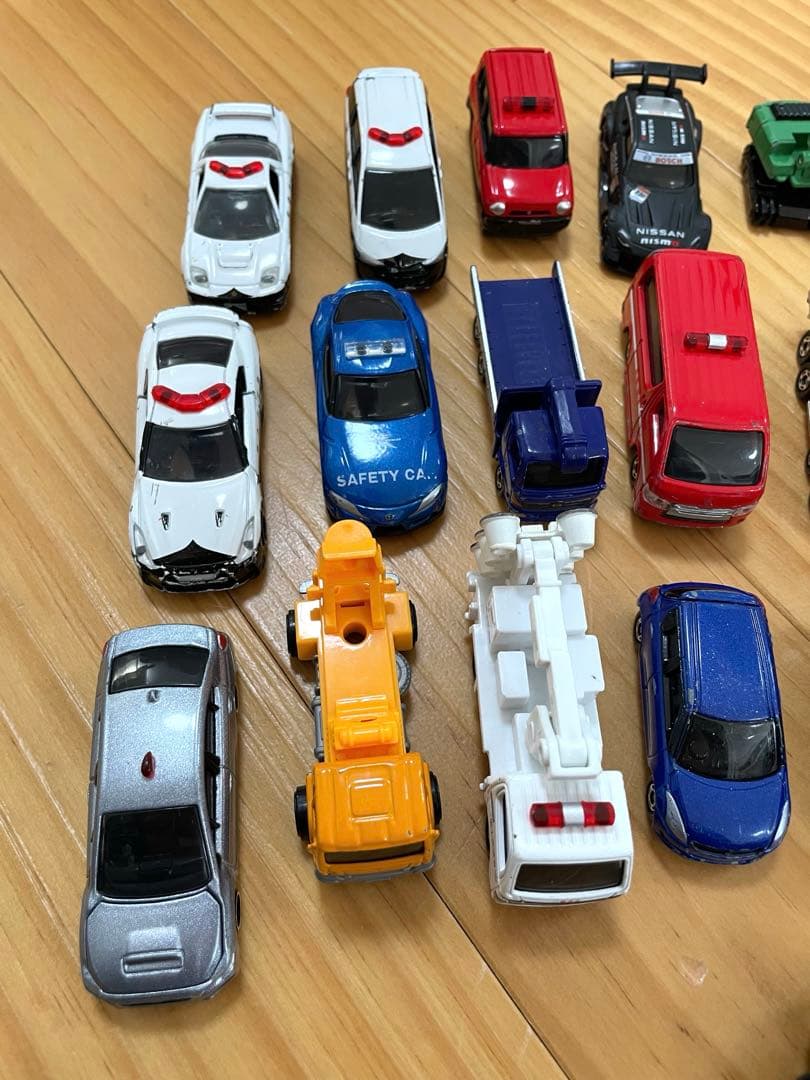 ミニカーセット 約40台 パトカー・消防車含む　トミカ