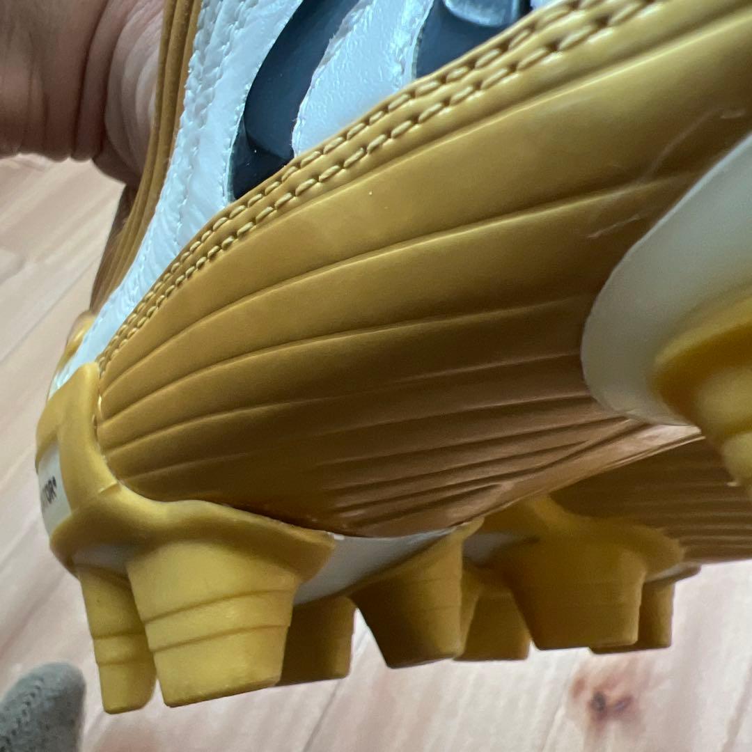 未使用　adidas プレデターアブソリュートFG ホワイト/ゴールド　25.5