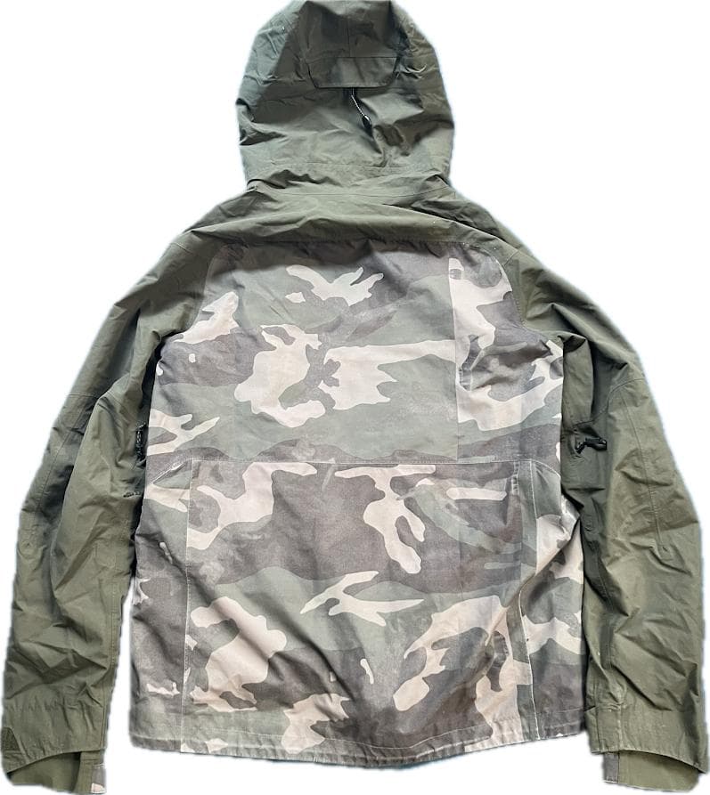 【AK】Burton M 2L SWASH JK　M スノボウェア　カモ 迷彩