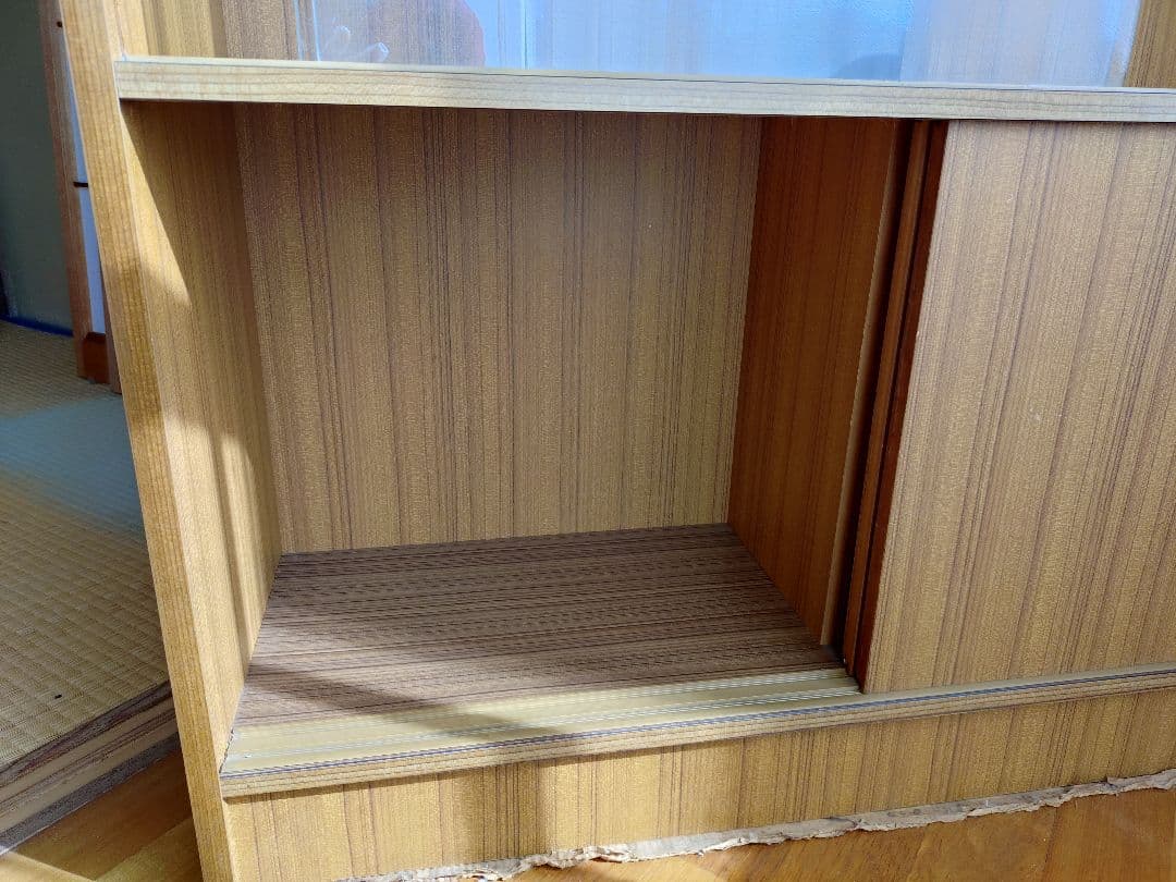収納棚　木製　ガラス扉付き　本棚、食器棚等(中古品)