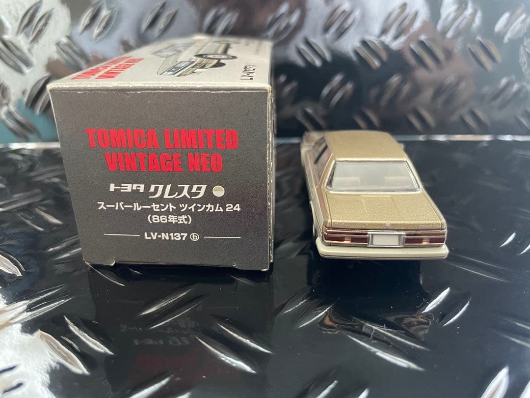 TOMICA LIMITED VINTAGE NEO トヨタ　クレスタ　ツートン
