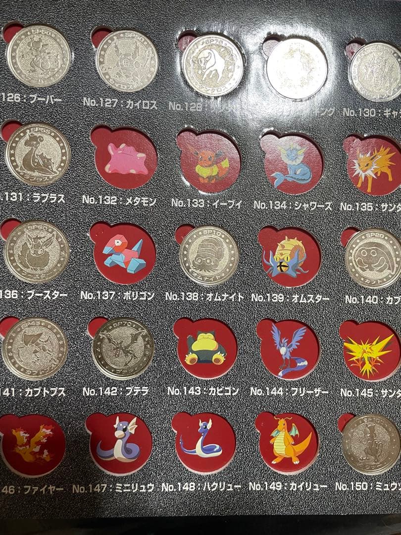 ポケモンメダルフォルダー 　　　　　　　　　74枚入り