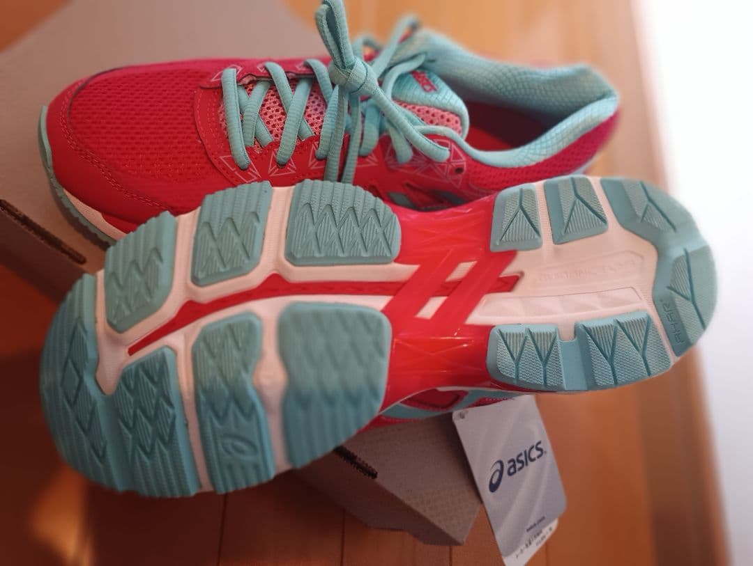 アシックス　レディース用ランニングシューズ　24.0cm
