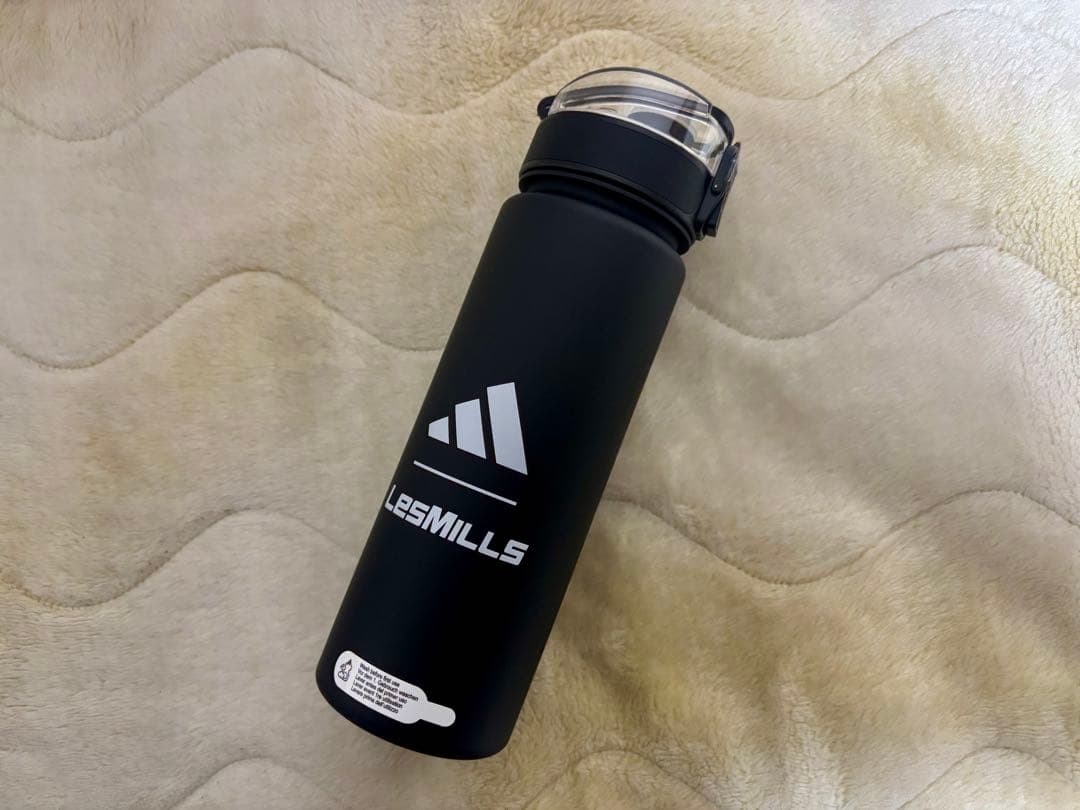 LES MILLS ウォーターボトル　トートバッグ　ピンバッジセット
