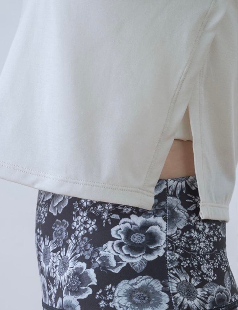 SUKALA カップ付きタンクトップ　サンドベージュ　新品