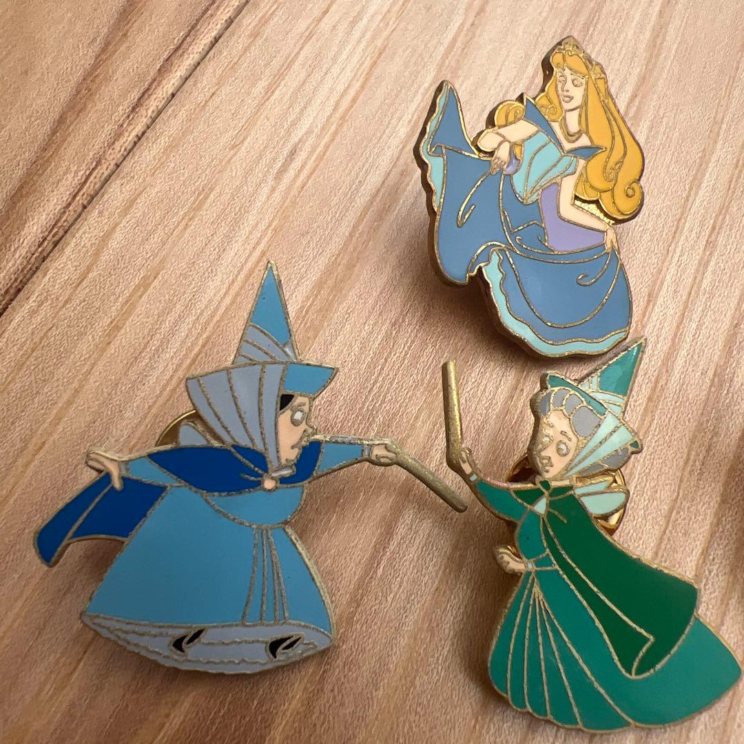 Disney 眠れる森の美女　フローラ　フォーナ　メリーウェザー　オーロラ　ピン