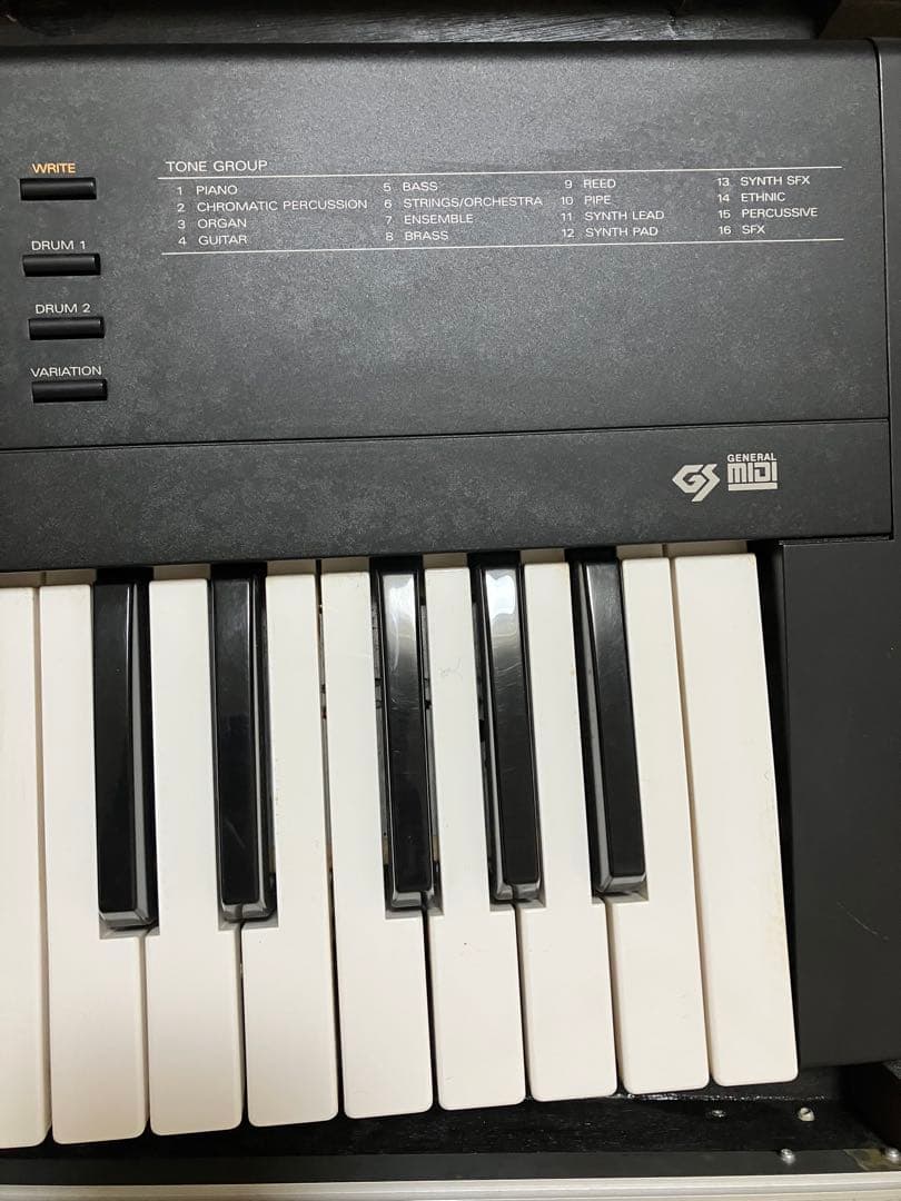 Roland JV-30 シンセサイザー ケース付き　電子キーボード